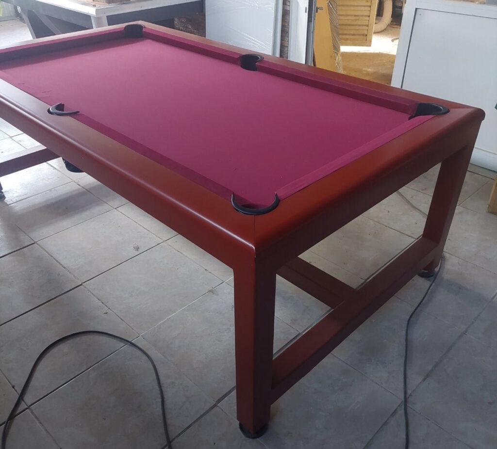 Φωτογραφία τραπεζιού μπιλιάρδου