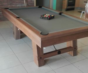 Φωτογραφία τραπεζιού μπιλιάρδου