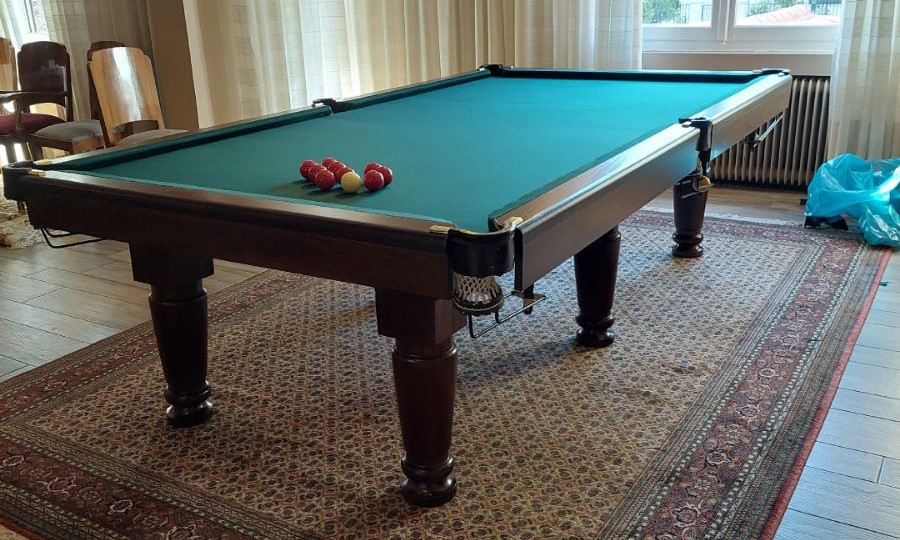Φωτογραφία τραπεζιού μπιλιάρδου