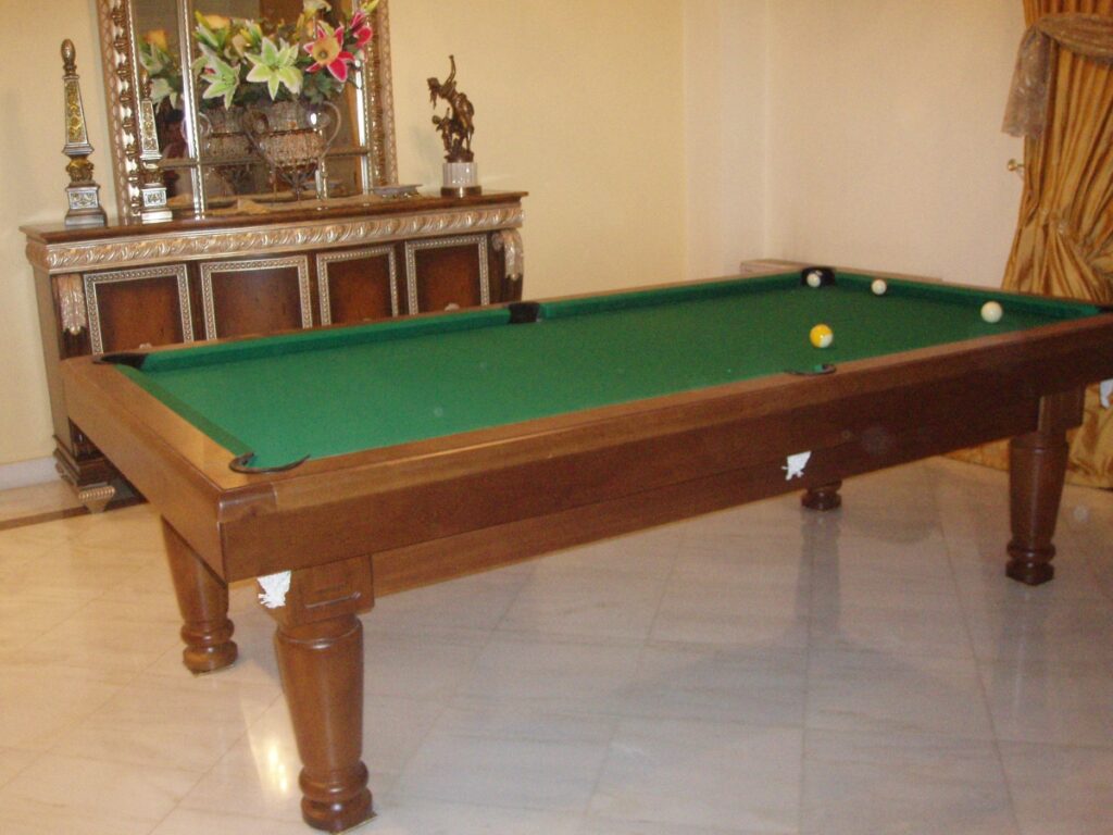 Φωτογραφία τραπεζιού μπιλιάρδου