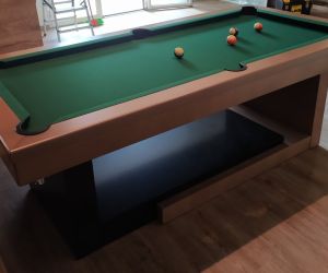 Φωτογραφία τραπεζιού μπιλιάρδου